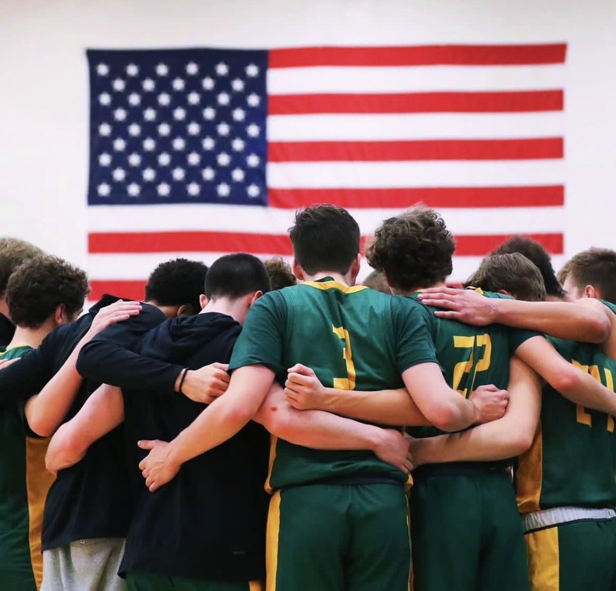 SEASON OPENER FOR HOOPS TONIGHT‼️‼️‼️ @7 VS FLUSHING IN OUR HOUSE
BE LOUD AND DRIPPED IN NEON🌟💫