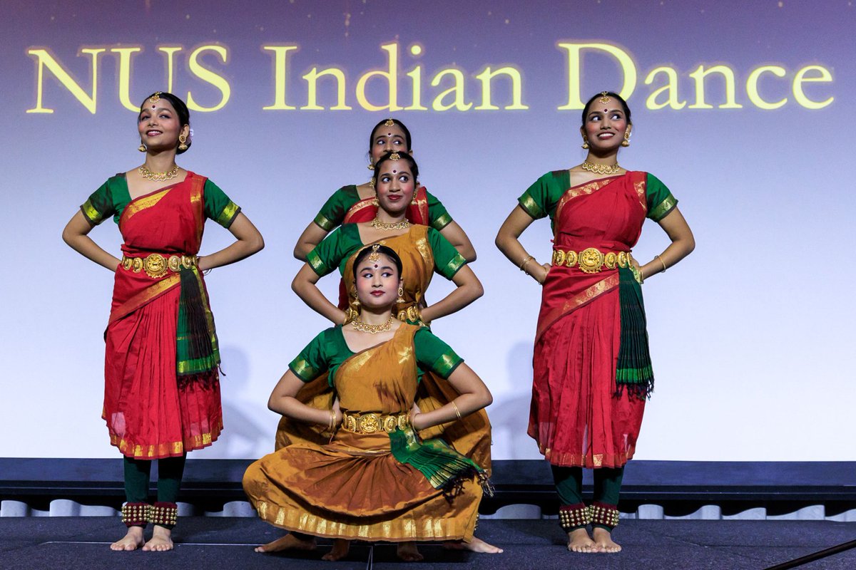 FASSNews's tweet image. Over 350 guests came together last Friday to celebrate FASSโ 95th anniversaryโan evening filled with heartfelt reunions, captivating performances & a shared commitment to giving back.
tinyurl.com/drawszpf
@NUSingapore #FASS95 #NUSCares #FASSCares #NUSImpact #fassimpact