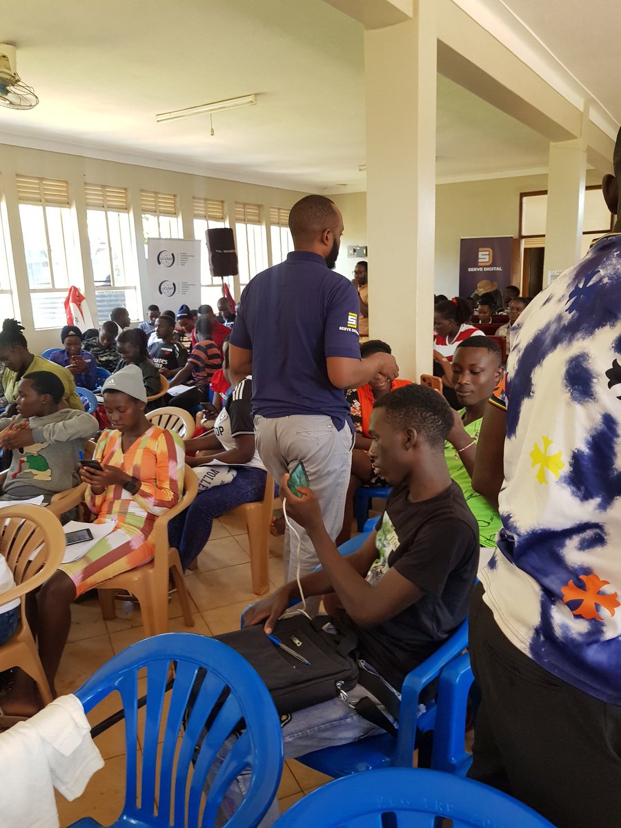It's an amazing afternoon, we have just learnt photography and guess what I didn't know the use of the grids in the camera🤣😄#ICTMultimediaTraining <a href="/ConsumerUCC/">UCC Consumer Affairs</a> <a href="/UCC_Official/">UCC</a> <a href="/MoICT_Ug/">Ministry of ICT&NG</a> <a href="/GoldServe_/">GOLDSERVE</a> <a href="/UCC_ED/">Hon. Nyombi Thembo</a> 
<a href="/KiyimbaReagan1/">Reagan Kiyimba</a> <a href="/CBulungi/">Crystal N. Bulungi</a>