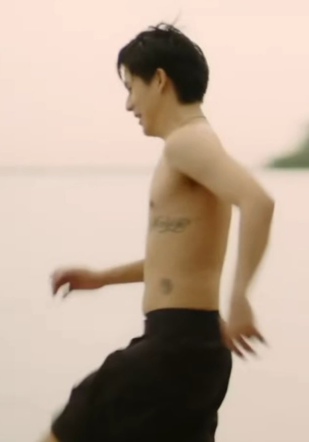 PB___NJ's tweet photo. That tattoos are debuting too 😂

WS2025 RIDETHEWAVE 
#GMMTV2025 https://t.co/kcPULB350Q