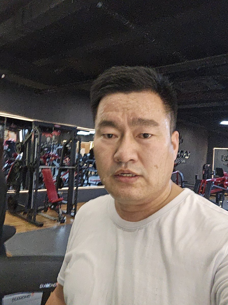 Шинэ жилийхээ хувцсанд багтчих гээд л