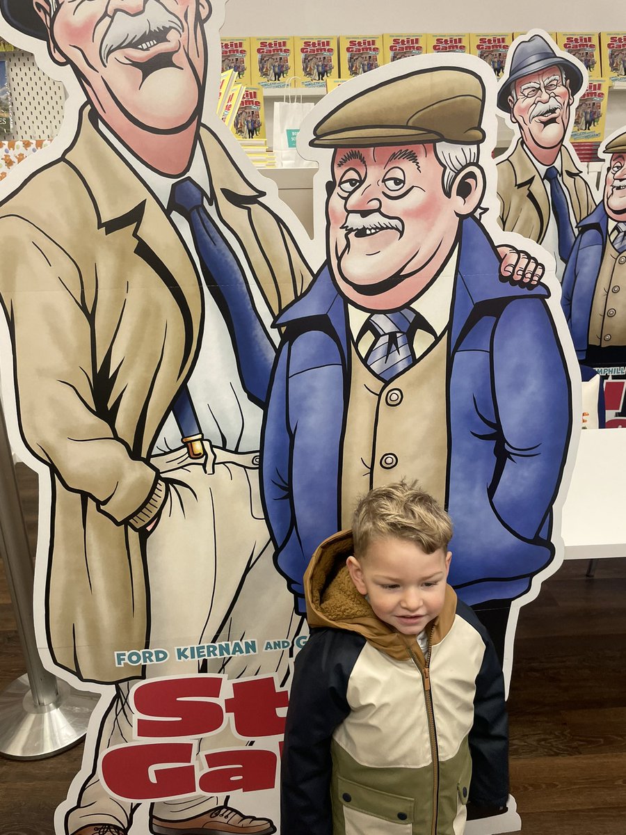 barrylowrie's tweet image. - “the young team” meeting some real life cartoon characters 🖌️👀
#stillgame @FordKiernan1 #GregHemphill
