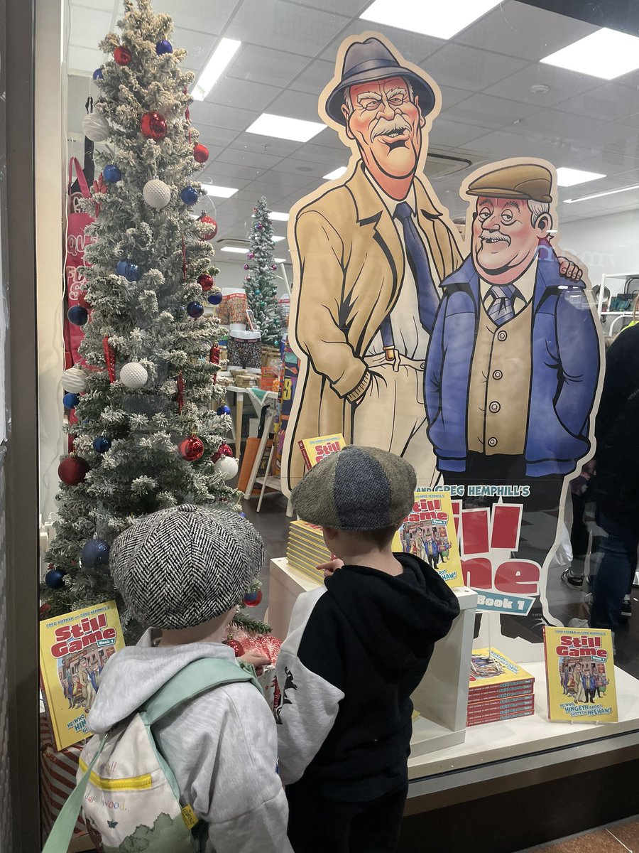 barrylowrie's tweet image. - “the young team” meeting some real life cartoon characters 🖌️👀
#stillgame @FordKiernan1 #GregHemphill
