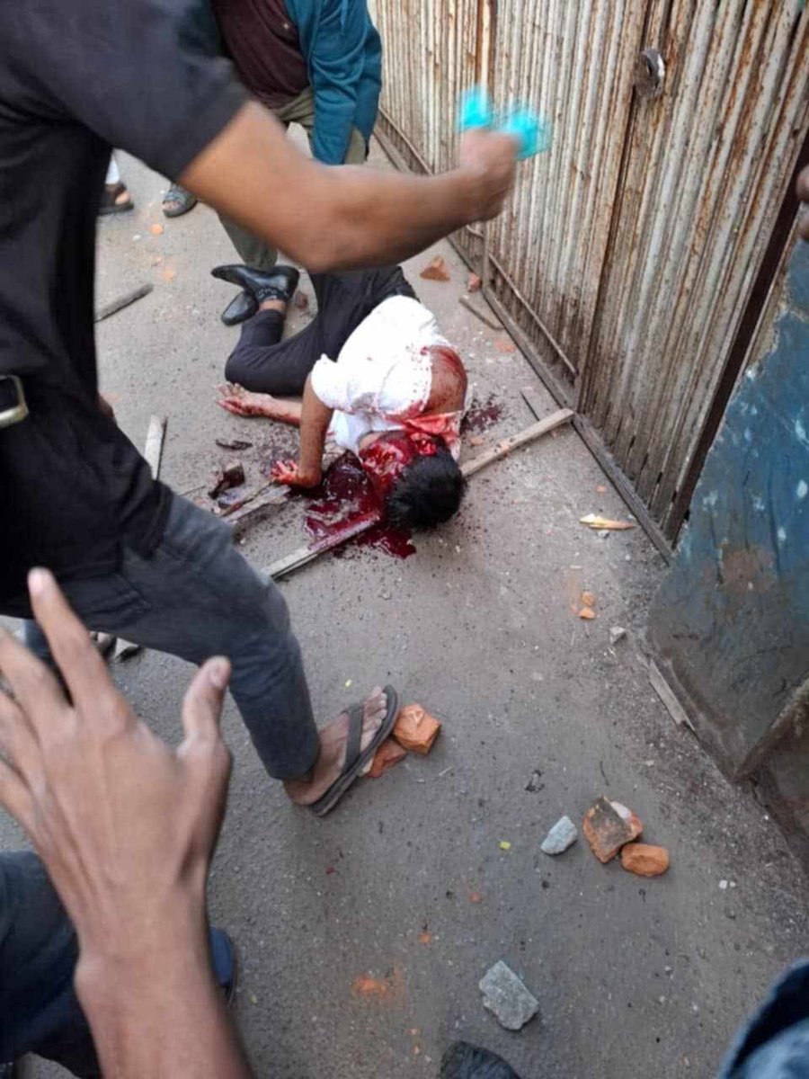 #Isckon #Bangladesh has just slaughtered a muslim lawyer in #Chittagong.  If #communal #Riot  takes place, they started it. 

Share to whole world