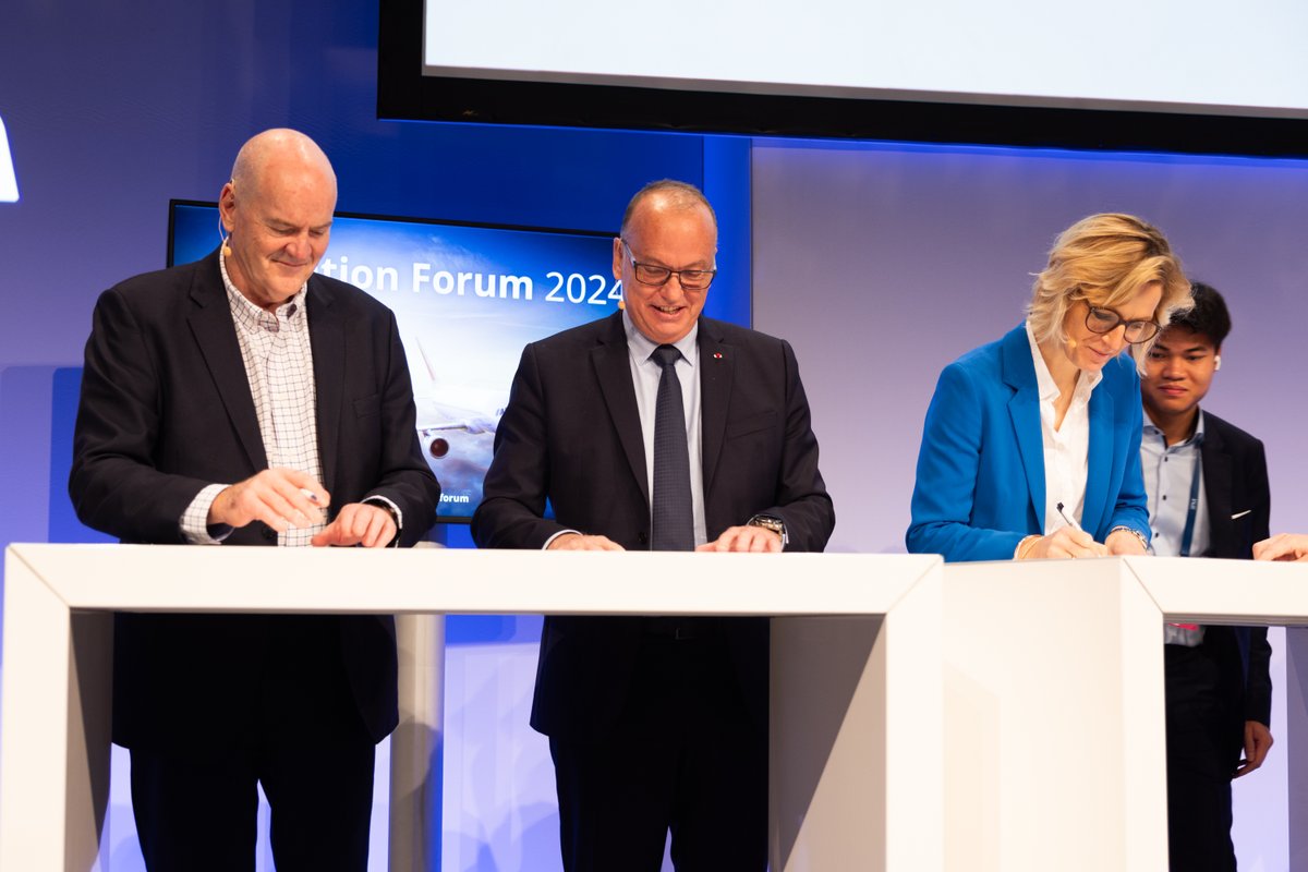 GifasOfficiel's tweet photo. [SupplyChain] L'association #AeroExcellence International a été créée ce matin à l'@AviationWeek  Forum à Munich par Fréderic Parisot, Délégué Général @GifasOfficiel 🇫🇷, Kevin Craven, DG @ADSgroupUK 🇬🇧&amp; Marie-Christine von Hahn, DG de #BDLI 🇩🇪 ➡️https://t.co/3ZdBk5h77u https://t.co/F7zMeKWp4l