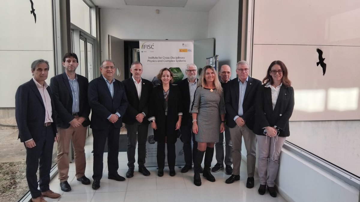 Delegación Illes Balears (@del_illes) on Twitter photo La presidenta del <a href="/CSIC/">CSIC</a>, <a href="/delPinoE/">Eloísa del Pino</a>, acompañada del delegado y del rector de la <a href="/UIBuniversitat/">Universitat de les Illes Balears - UIB</a>, ha visitado las instalaciones del Instituto de Física Interdisciplinar <a href="/IFISC_mallorca/">IFISC (UIB-CSIC)</a>, en el campus universitario de Palma
👩🔬🧑🔬🧪 La presidenta del <a href="/CSIC/">CSIC</a>, <a href="/delPinoE/">Eloísa del Pino</a>, acompañada del delegado y del rector de la <a href="/UIBuniversitat/">Universitat de les Illes Balears - UIB</a>, ha visitado las instalaciones del Instituto de Física Interdisciplinar <a href="/IFISC_mallorca/">IFISC (UIB-CSIC)</a>, en el campus universitario de Palma
👩🔬🧑🔬🧪