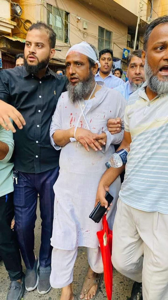 AdamasBlue08's tweet image. ইসকনের সশস্ত্র শাখার  সন্ত্রাসীরা মসজিদে হামলা করেছে এবং মসজিদে থাকা মুসল্লী কে গুরুত্বর আহত করেছে। 

আমরা সবাই শান্তি চাই, প্রশাসনের কাছে এর বিচার চাই। আমাদের ভাইদের উপর কেন হামলা করা হলো?
#BanISKCON 
#BANRSS