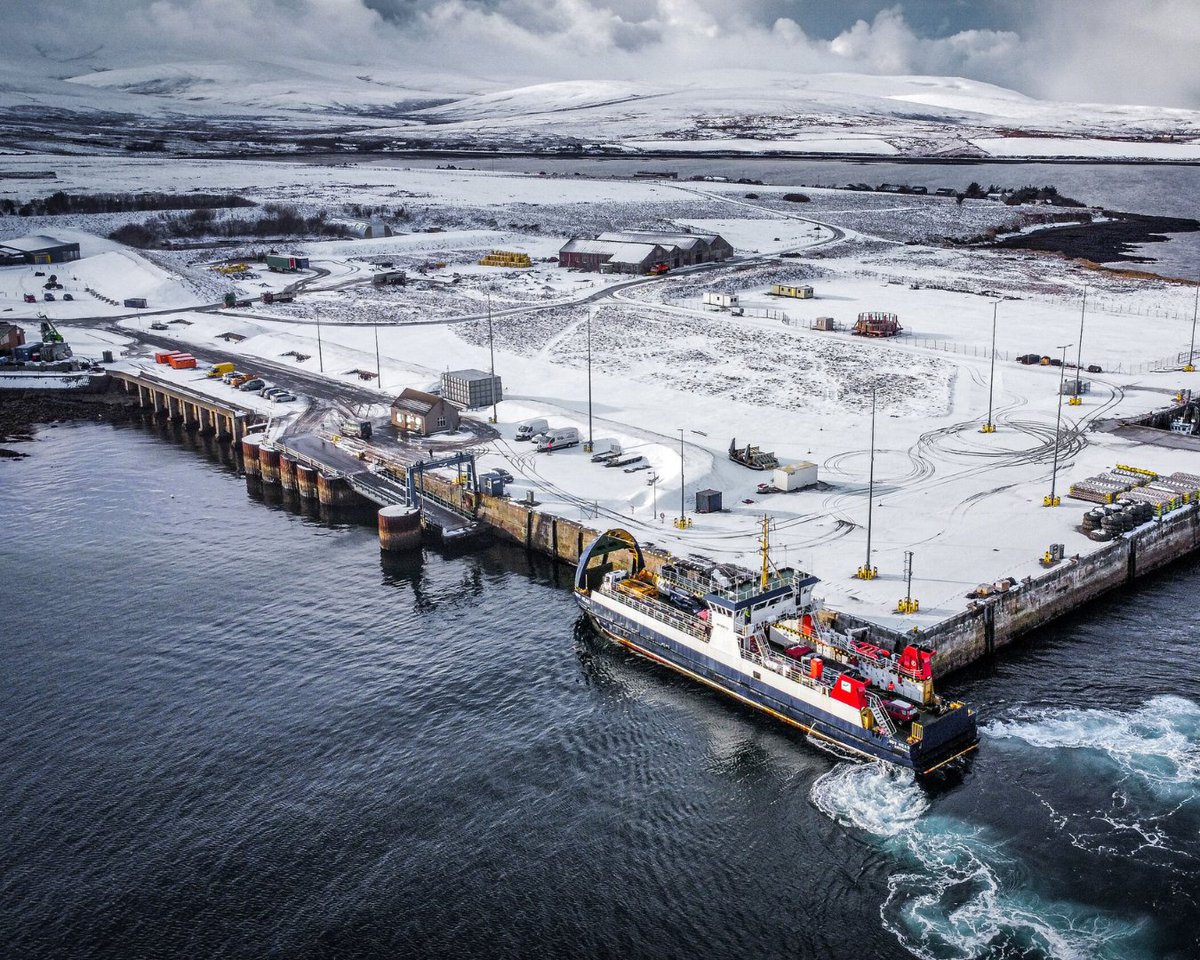 Staying safe on our piers and harbours this winter 🦺

As ever, we expect turbulent weather and long dark nights over the coming months.

We urge pier users to stay vigilant and avoid potential hazards, such as slippery surfaces and high waves.

📸 Myles Campbell