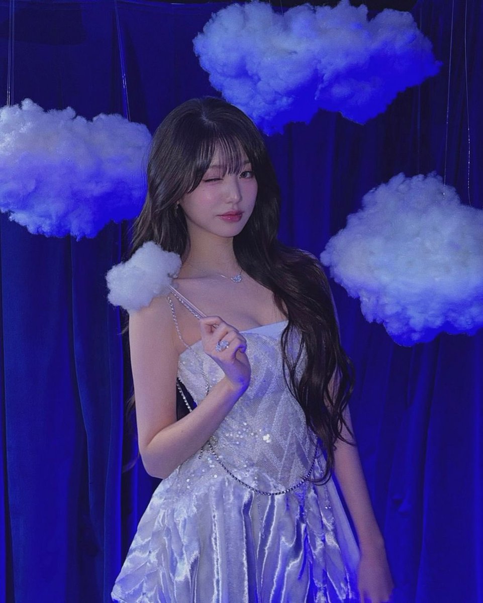 wonyoung pics tweet media