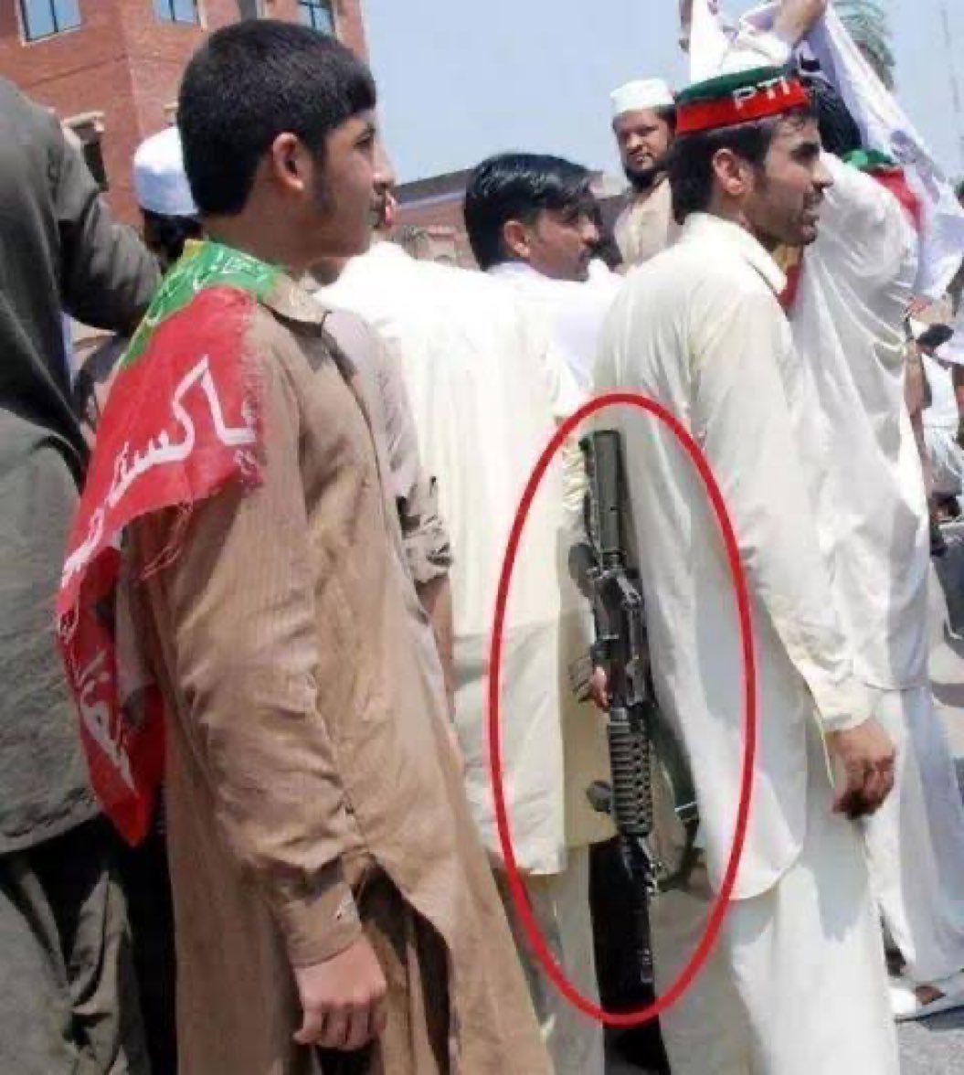murtazasolangi's tweet photo. پی ٹی آئی کے “ پر امن” احتجاجی” https://t.co/McbDUf5WV4