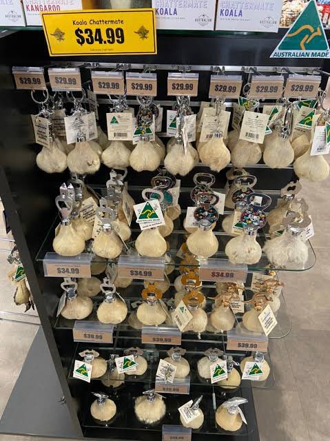 キンタマ袋がこんなにたくさんお土産で出回るくらいオーストラリアには