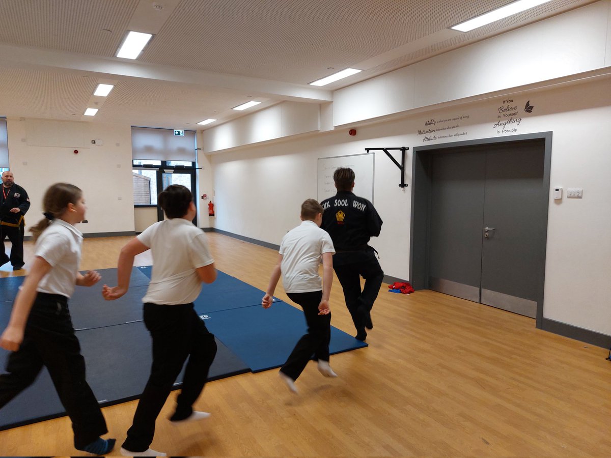 BPSA21's tweet photo. Thank you to one of our pupils for giving up his time to introduce secondary pupils to Kuk Sool Won with his instructor. Great work all! https://t.co/YjnEQD5jVn