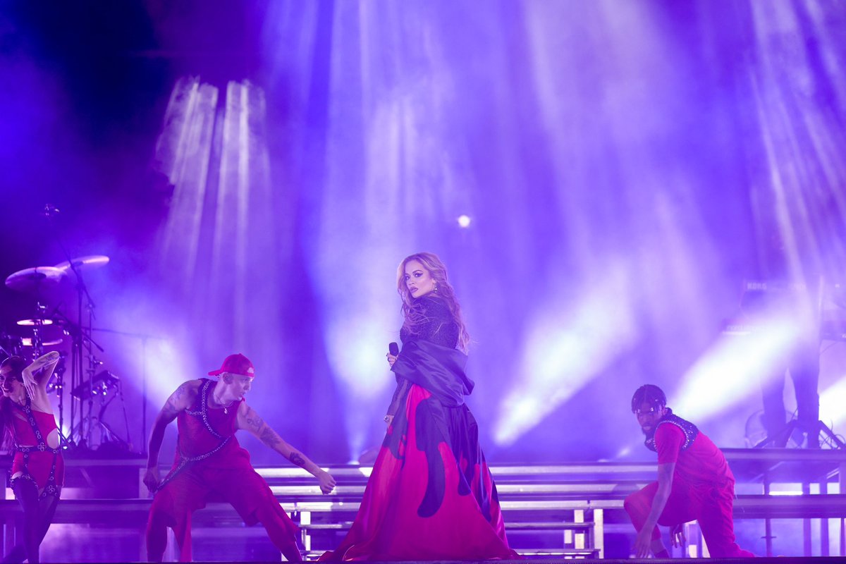 Gëzuar ditëlindjen super gocës sonë, Rita Ora! 🎂🎉

Vazhdo të na frymëzosh, siç bën çdo ditë. 🇦🇱❤️🇽🇰