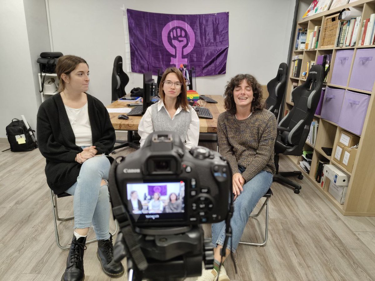 vivercoop's tweet photo. 🎥 Nova jornada de gravacions de cooperatives del Pol cooperatiu de la @comunalitat9b.

👉🏼 Avui ha estat el torn d'@etichabitat , @FemDiana_Coop  i @gesthabitat. https://t.co/2M8yMrfOuU