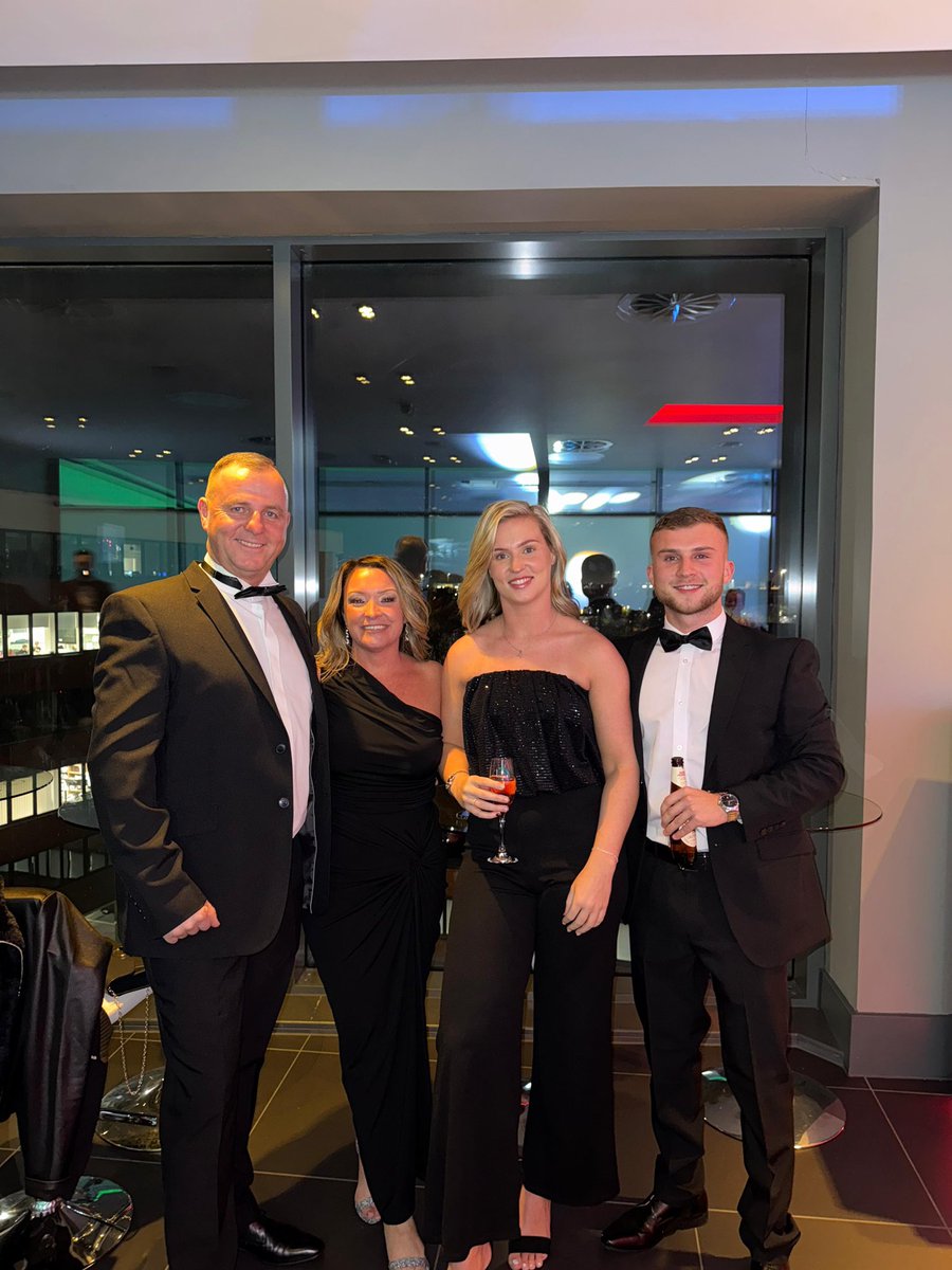 🥇Northwest Football Awards 2024🥇 

Although she didn’t win the #FAWNL Player of the Year award, we want to say a big WELL DONE to Ellie Cook on a fantastic 2023/24 season. 

And doesn’t the Cook family scrub up well 💃🏽