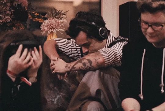 happy five years since the fine line listening party 🌟*࿐