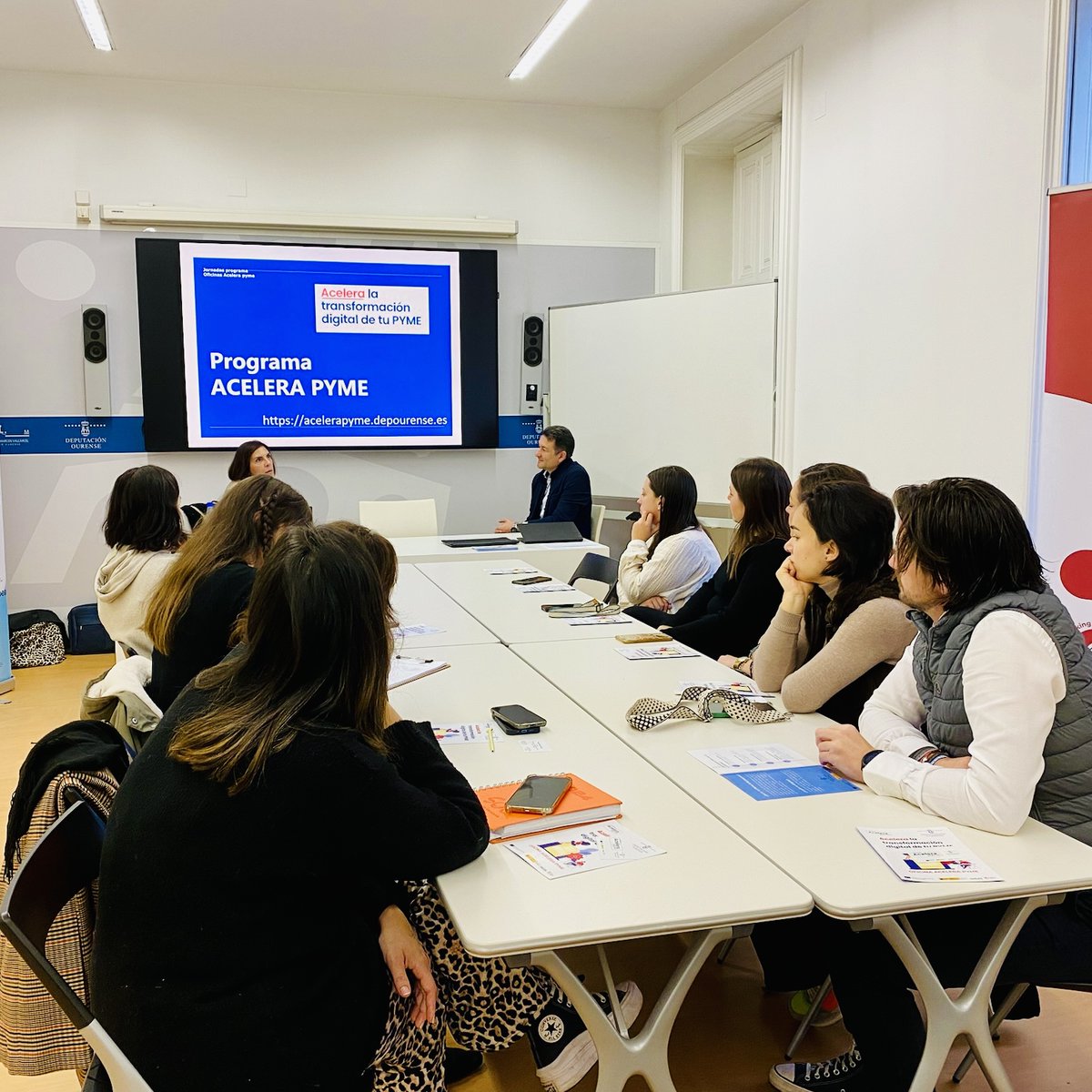 AJEOurense's tweet photo. No almorzo-taller de hoxe aprendimos a transformar os nosos negocios grazas ás ferramentas do Kit Dixital. 
Grazas aos asistentes, ao Polo de Emprendemento e á oficina Acelera Pyme da @DeputacionOU!

@GaliciaVirtual 
#EmpresasOurense #KitDixital #NetworkingOurense #Emprendemento https://t.co/IRuFOBdIRJ