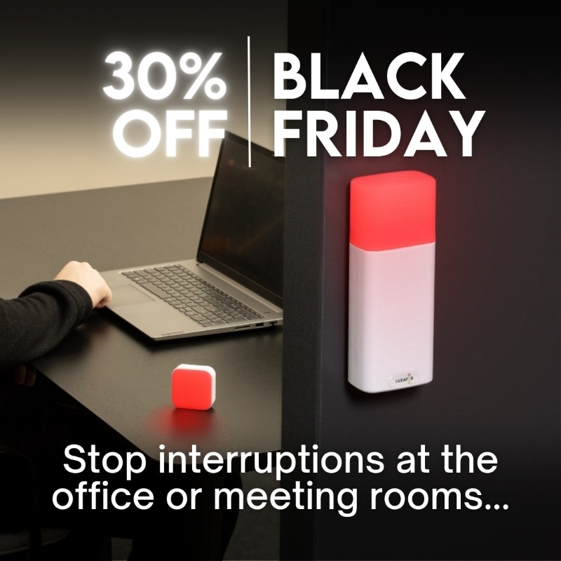 Luxafor's tweet photo. BLACK FRIDAY – 30% OFF THE NEW SWITCH PRO 2 💸

Wireless availability light for meeting rooms and offices. Connected through Bluetooth, change colors by rotating the Cube.

🔴 means "I'm busy"
🟢 means "I'm available"

🔗 https://t.co/H5LyugqPfv

Limited time discount.