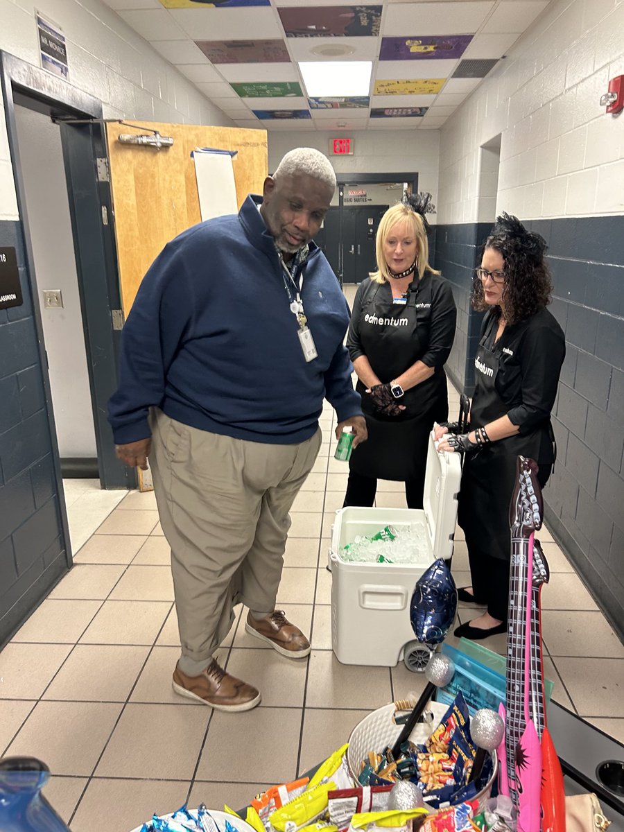 EdmentumGulf's tweet photo. Edmentum’s Rock Star Room Service! Celebrating teachers who Deliver Excellence to ALL students at Oceanway and Arlington Middle Schools! It’s great to be an Edmentor! Grateful for the work we do! ⁦@edmentum⁩ ⁦@DuvalSchools⁩ https://t.co/qrfkuTcR3H