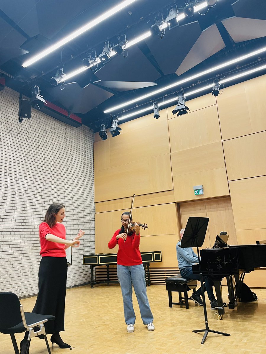 Jennifer Pike (@jenniferpikevln) on Twitter photo Loved working with some fantastic violin students <a href="/rncmlive/">Royal Northern College of Music</a> in the masterclass 🎻Thanks for the imaginative playing! Loved working with some fantastic violin students <a href="/rncmlive/">Royal Northern College of Music</a> in the masterclass 🎻Thanks for the imaginative playing!