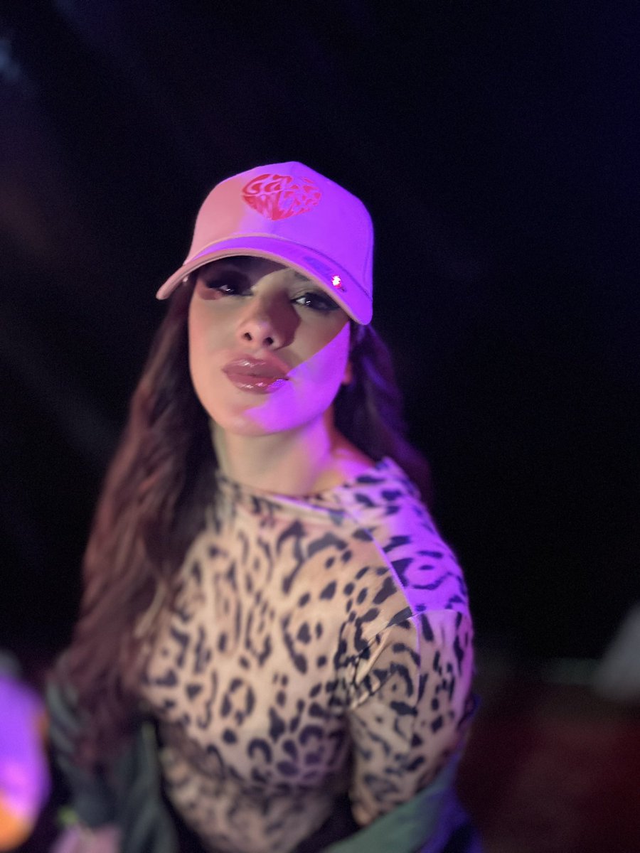 GalaMontes2's tweet photo. Holaaaa solo pa decirles que este viernes habrá una sorpresa y el 5 se estrena el video de TACARA 💜🥹 https://t.co/PgjkCMI4aW