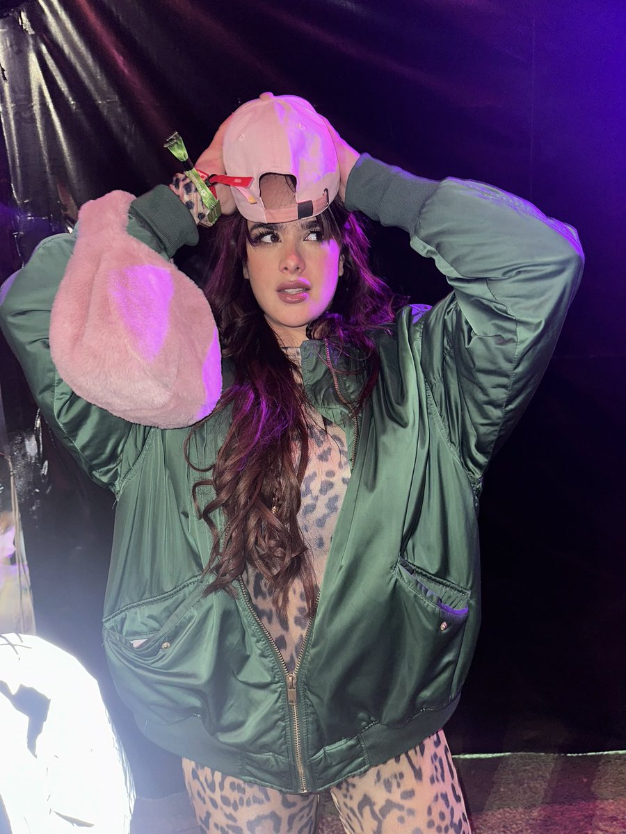 GalaMontes2's tweet photo. Holaaaa solo pa decirles que este viernes habrá una sorpresa y el 5 se estrena el video de TACARA 💜🥹 https://t.co/PgjkCMI4aW