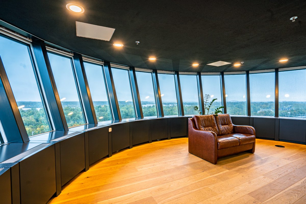 Ritter_Alex's tweet image. 🎉 It’s the Grand Finale! Join us for the LAST #DataThursday of the season! 🚀

📍 Hosted in The Sheryl on the 9th floor of B.3, with stunning views of Amsterdam's A10, the Zuidas, and Schiphol Airport. This space seems to float above the highway—perfect for an inspiring Meetup!