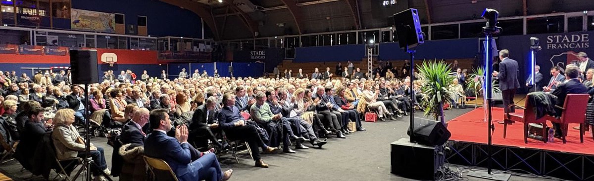 jb_olivier's tweet photo. Un air de la grande époque Sarkozy hier à #Paris autour de @BrunoRetailleau ! Un message régalien fort et une salle comble !
Merci à @AgnesEvren et @jjackyvesbohbot pour cette initiative de la federation @LRepublicains75 
Merci à @fszpiner et @Jeremy_Redler pour leur invitation https://t.co/lqumQXh12p