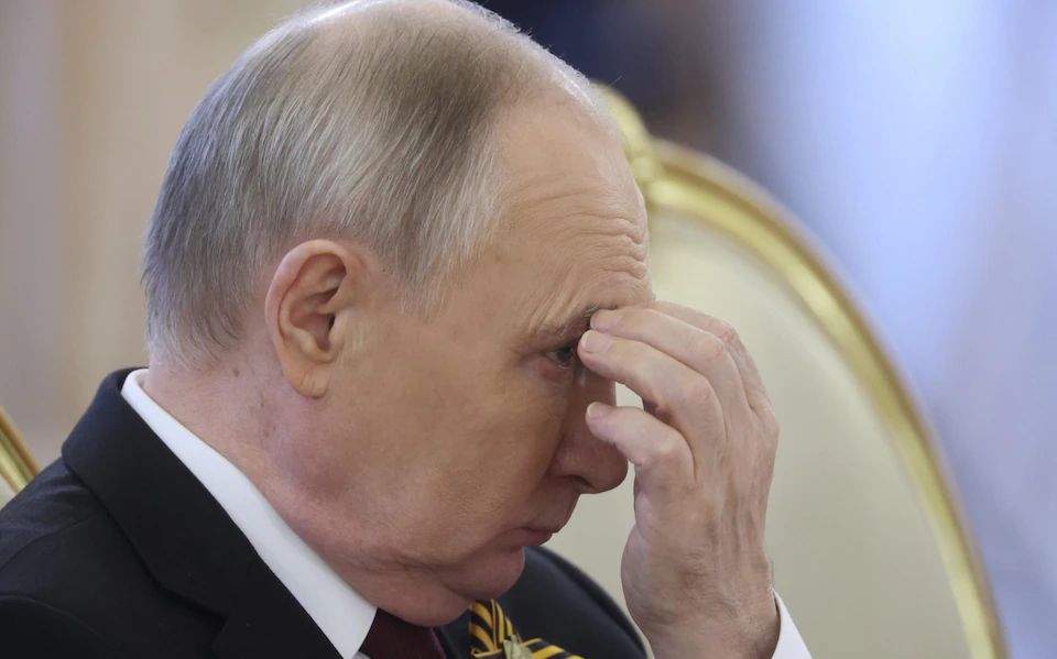 There are clear signs that Russian economy is headed toward a collapse:

◾️ Resources are being used to the maximum. This means they will be increasingly expensive for enterprises, and not everyone will be able to afford them.

◾️ Prices are increasing, and the Russian Central