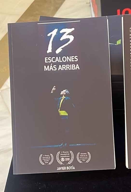 JavierBotia's tweet image. Mi libro se agotó en la conferencia de Granada del festival #granadshocuspocus