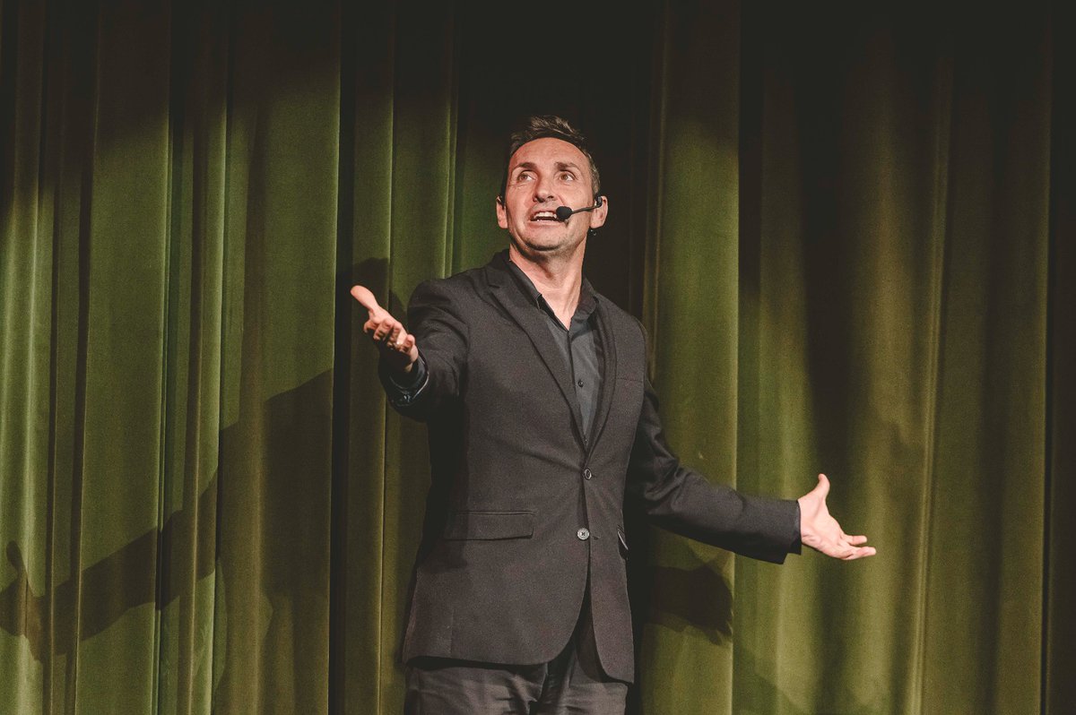 JavierBotia's tweet image. Pues sí, sin él contexto adecuado, podría ser cantante de ópera... Pero soy mentalista jajaja.