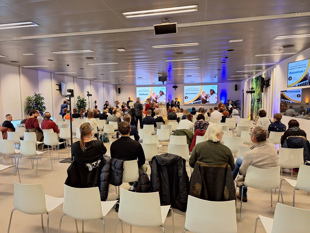 ChHoremans's tweet photo. Full house at @MutLibres for symposium on #prevention today. A lot of challenges: 20.445 death/ year of smoking tobacco; 30% of Belgians suffer from hypertension; #AirPollution is also an important health risk in BE according to @WHO_Europe. https://t.co/3hE7NhoBOj