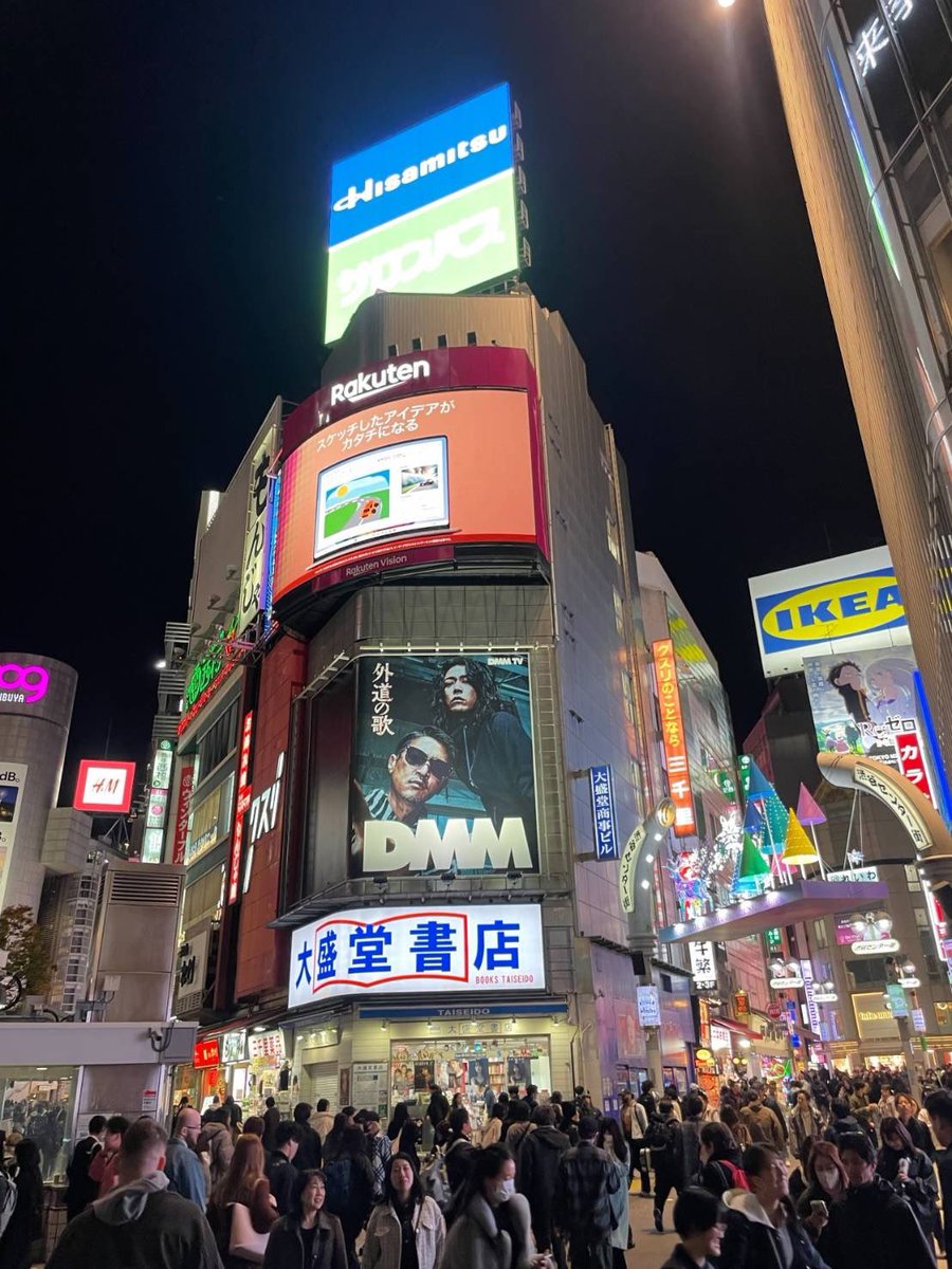 渋谷のスクランブル交差点に「外道の歌」の看板が！