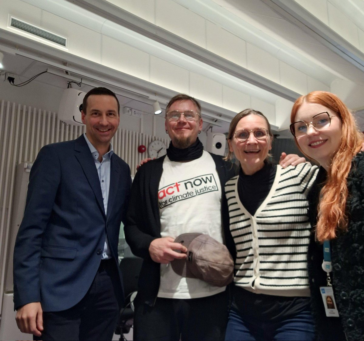 Suomen Lähetysseura (Felm) (@lahetysseura) on Twitter photo Riitaisa ilmastokokous päättyi – mitä sieltä jäi käteen? Lähetysseuran <a href="/NHumalisto/">Niko Humalisto</a> kävi keskustelemassa aiheesta Politiikkaradiossa yhdessä Pia Björkbackan (<a href="/duunarit/">SAK</a>) ja Janne Peljon (<a href="/Elinkeinoelama/">EK</a>) kanssa. Toimittajana <a href="/LindaPelkonen/">Linda Pelkonen</a> . areena.yle.fi/podcastit/1-72… Riitaisa ilmastokokous päättyi – mitä sieltä jäi käteen? Lähetysseuran <a href="/NHumalisto/">Niko Humalisto</a> kävi keskustelemassa aiheesta Politiikkaradiossa yhdessä Pia Björkbackan (<a href="/duunarit/">SAK</a>) ja Janne Peljon (<a href="/Elinkeinoelama/">EK</a>) kanssa. Toimittajana <a href="/LindaPelkonen/">Linda Pelkonen</a> . areena.yle.fi/podcastit/1-72…