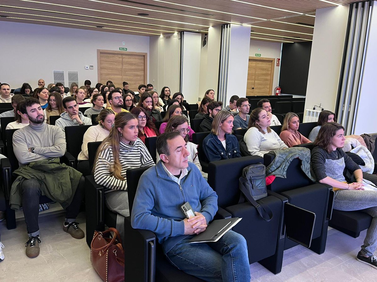 Hoy en <a href="/colmedjaen/">Colegio Oficial de Médicos de Jaén</a> el #CEAJaenSur forma en #Bioética a todos los #EIRs de segundo año...del <a href="/HospitalJaen/">Hospital Universitario de Jaén</a>
 y <a href="/ds_jaen/">ds_atenprimaria_jaen</a> 
Ojalá consigamos que comience una buena y larga amistad con la #Bioética 
🤗