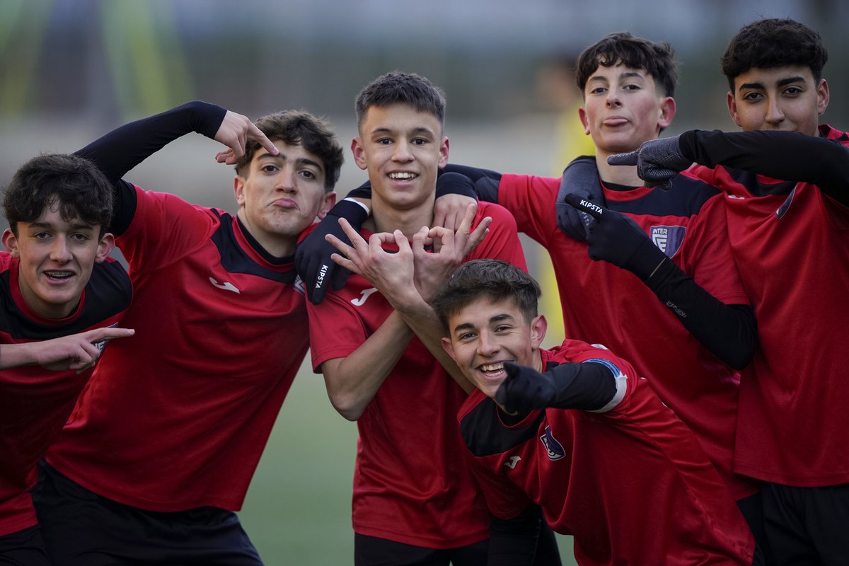 BRO 👌🏻⚽️

Més imatges ➡️ flickr.com/interescaldes

#seremmés💙🖤 #EscaldesÉsInter