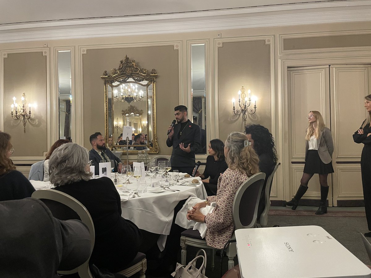 Eleanor Sanders tweet media