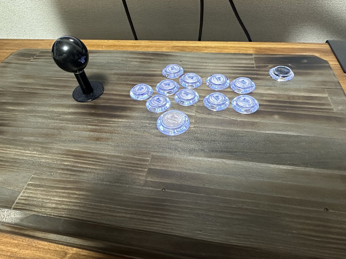 先日ご紹介した木製アケコンが無事完売致しました🙇 まことに