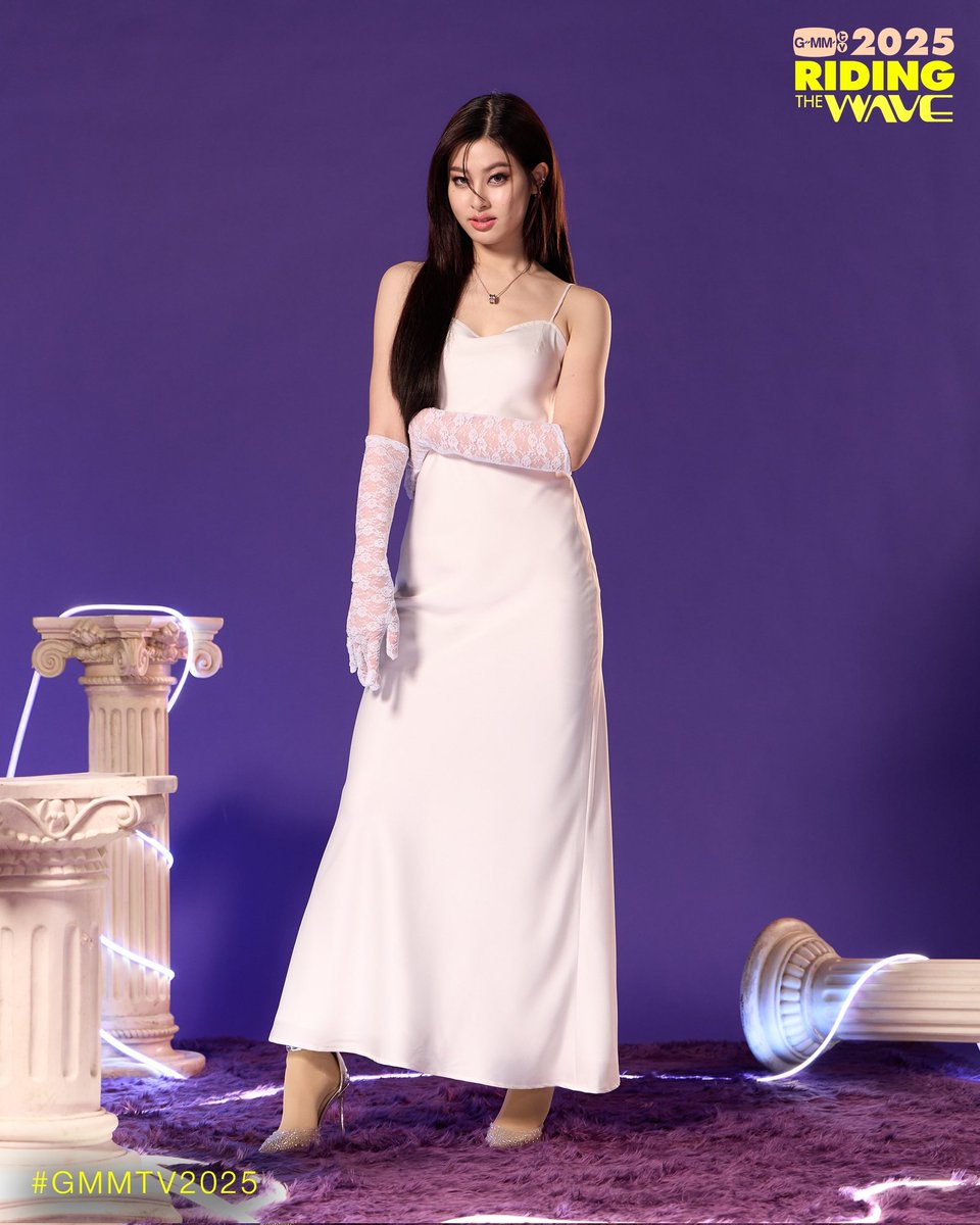 pahndecoco's tweet photo. Thou art a vision of grace, clad in white like a muse from the heavens. Thy smoky gaze pierces the soul, and thy long hair whispers of ancient beauty. In thy presence, the world fades, and I am but a humble admirer of thy divine elegance.

#pahnthitta #GMMTV2025 @itspahnthitta https://t.co/m5QBEV6Fdu