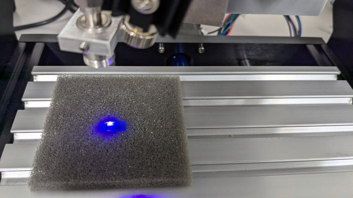 FindLightInc's tweet image. Brighter, more efficient LEDs are here! New polarization-resistant designs promise higher efficiency and better performance, paving the way for advanced lighting and displays. Learn more: phys.org/news/2024-11-b… #LEDTechnology #Innovation #Photonics