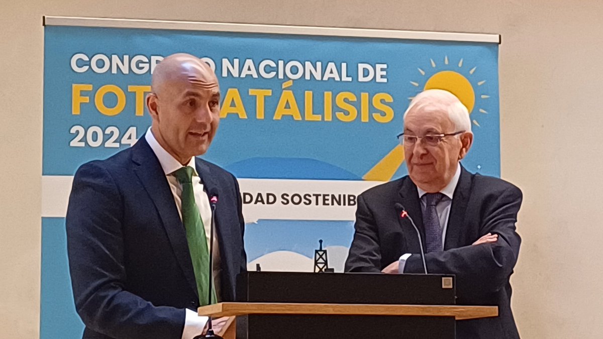 Javier Loma (@javloma) on Twitter photo Bonitas palabras de <a href="/g_davidalmazan/">David Almazán</a> para Javier Payan en reconocimiento a su trayectoria profesional #congresofotocatálisis2024 Bonitas palabras de <a href="/g_davidalmazan/">David Almazán</a> para Javier Payan en reconocimiento a su trayectoria profesional #congresofotocatálisis2024