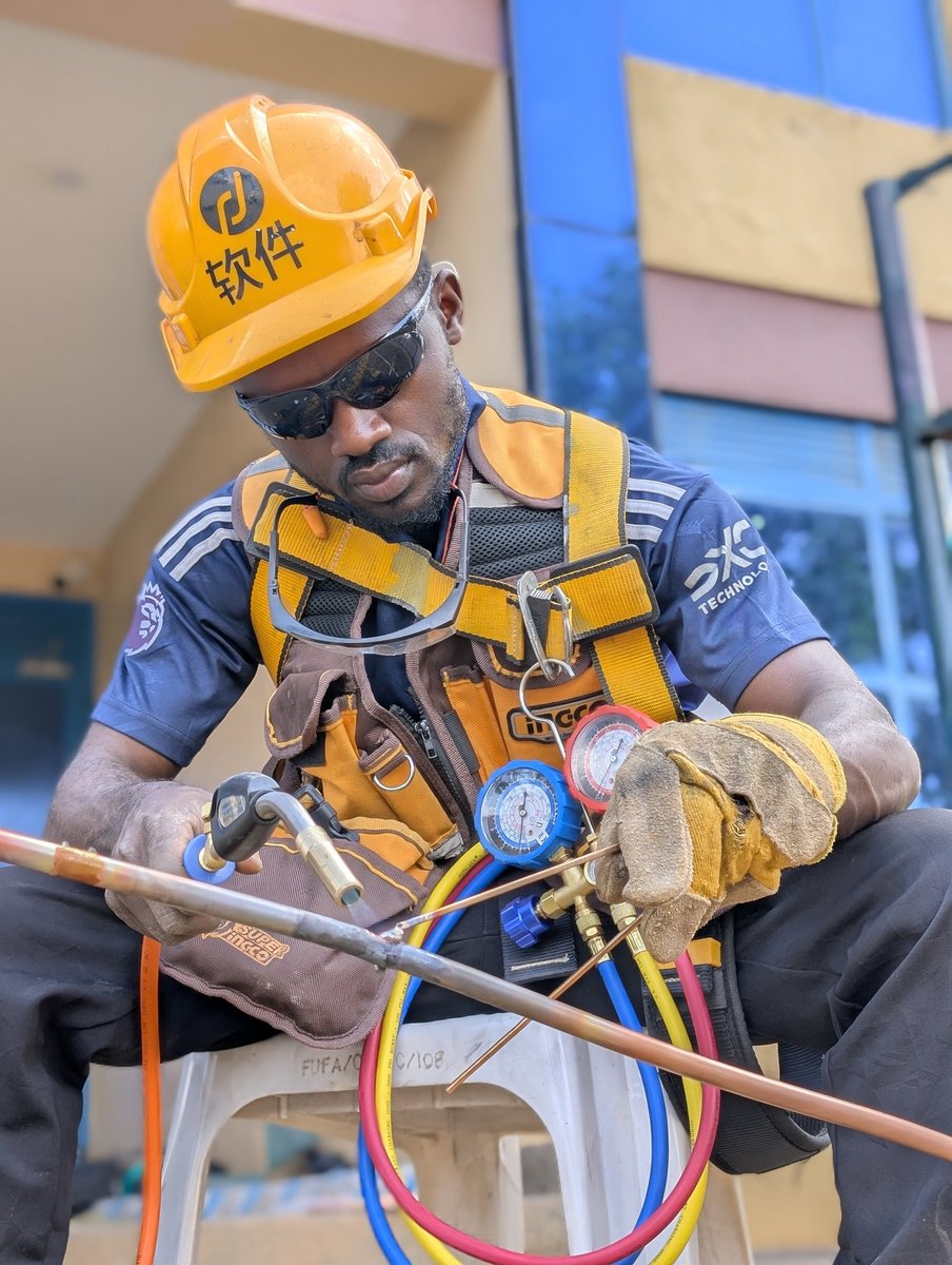 Ruanjian_Ltd's tweet image. Stay Cool, Stay Comfortable! ❄️
Summer's heat is no match for our expert AC installation services! 🌬️ Fast, reliable, and tailored to your needs.

📞 Call us today to beat the heat: 0394501938

#ACInstallation #StayCool