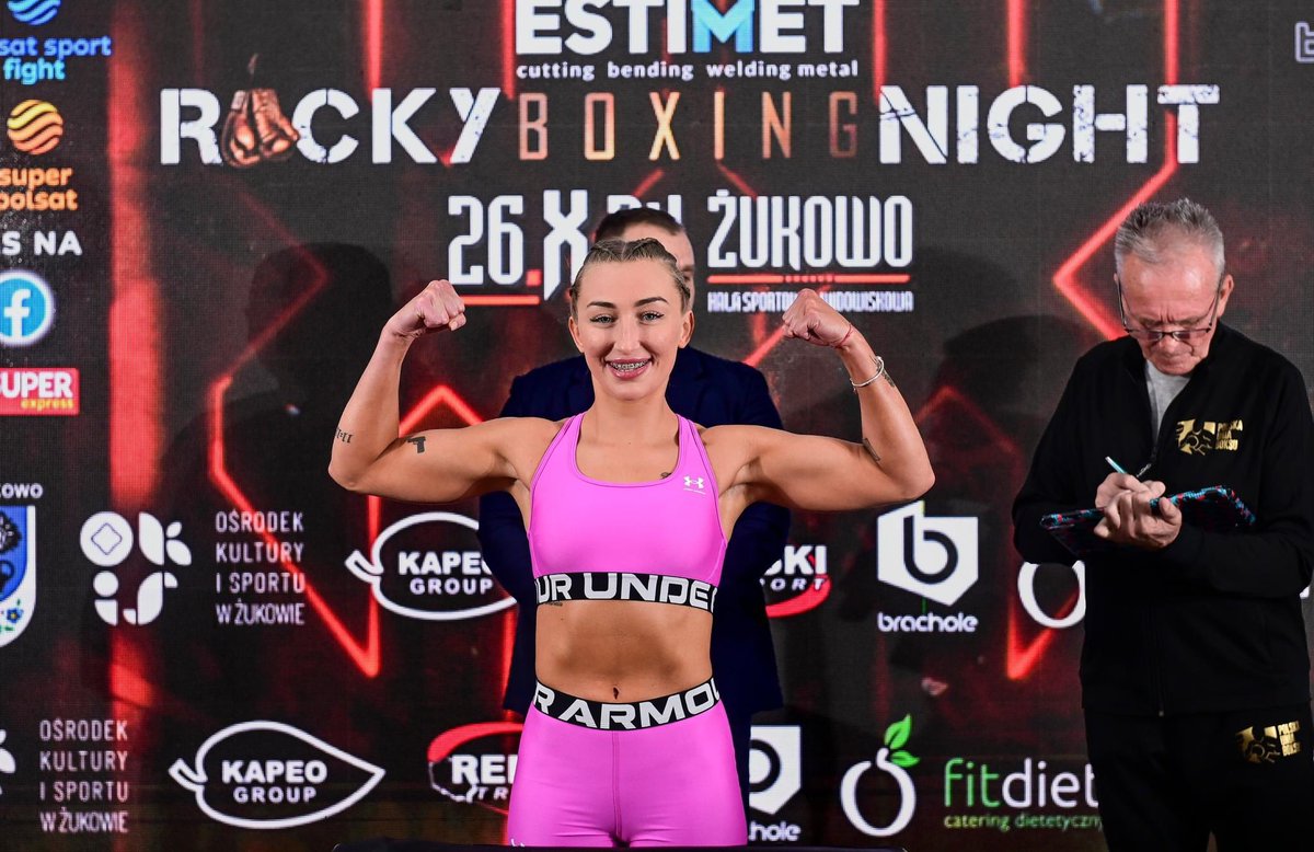 krysztal_'s tweet image. One month ago 👀🔥
Feelin lucky enough to bet it all on the dice 🎯🖤.
#loveit #boxinglife #boxingfighter