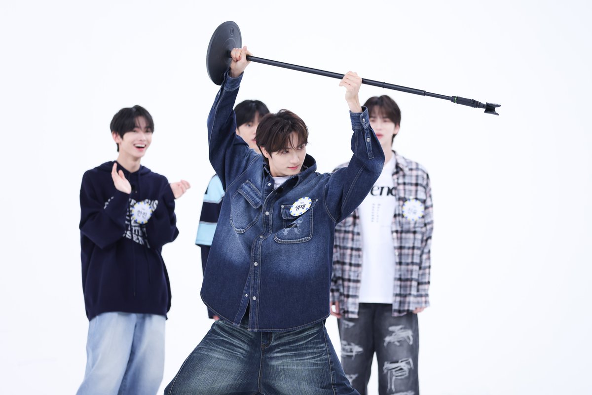 mbcplusm's tweet image. [주간아 선공개]
▪︎TWS▪︎

우리 무대의 막이 오르면🎆
📸naver.me/5T4EkqDu

_____
#주간아 #주간아이돌 #Weekly_idol
#TWS #투어스 #247WithUs
#Last_Bell
#마지막축제 #Last_Festival
#신유 #도훈 #영재 #한진 #지훈 #경민
@TWS_PLEDIS