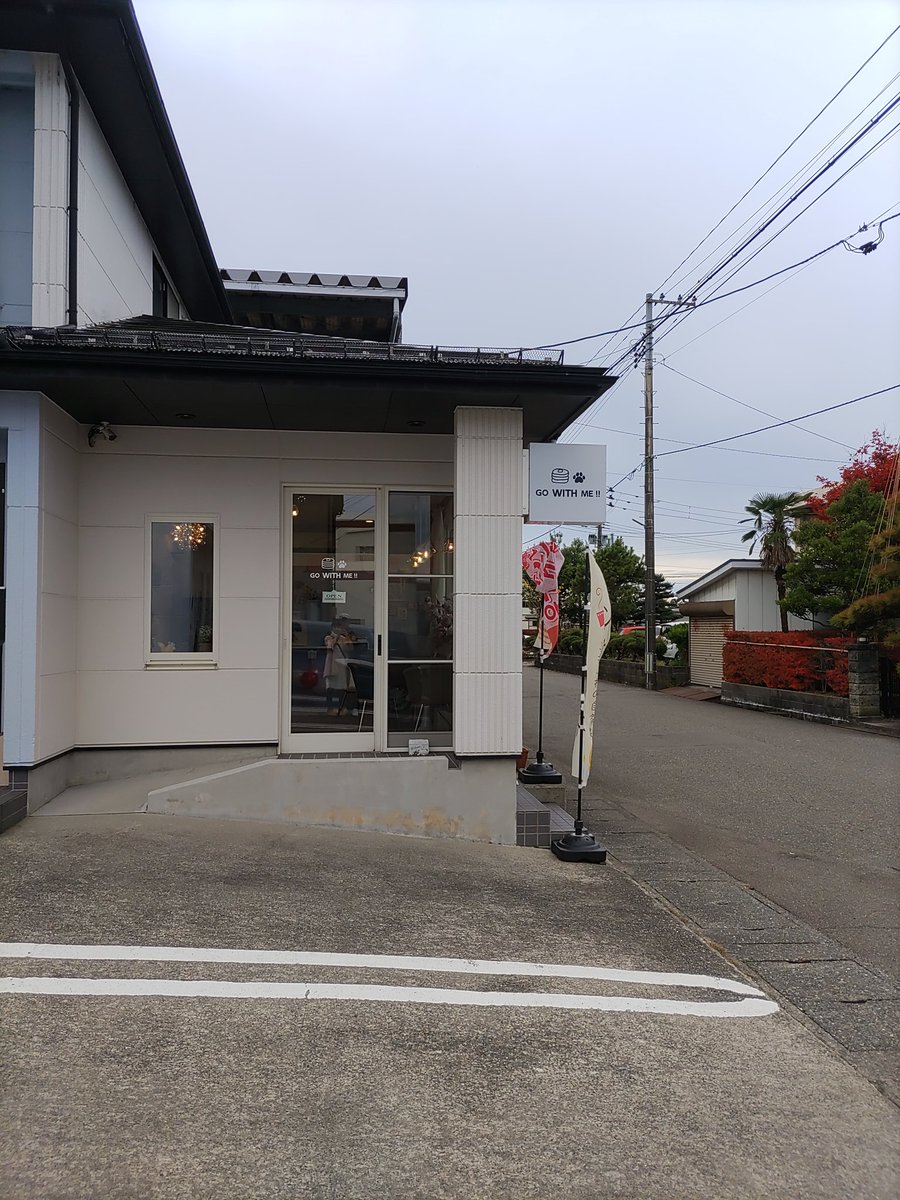 rinntrou's tweet photo. 今日は彼氏と前から行きたかったカフェにいってきました！動物さん達が接客してくれるカフェで全部可愛かった！
#三条市
#パンケーキ専門パペットカフェ
#GOWITHME
#パンケーキ
#レモンミルク https://t.co/YyIXs3564t
