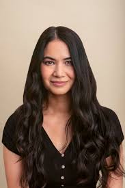 This lady was rejected 100 times.

Investors claimed her idea wasn’t good enough.

But she went ahead and built one of the biggest software design brands the world has ever seen.

This is the epic, persistent story of Melanie Perkin to a $26 Billion company:🧵