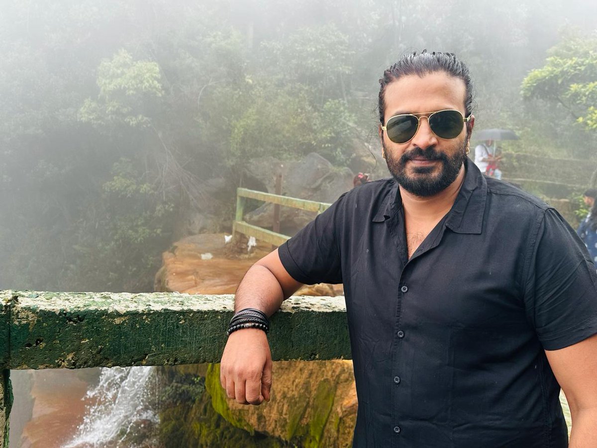 Nigel_Akkara's tweet photo. "Lost in the beauty of misty mountains and endless greens 🏞️🌥️"
.
.
.
.
#reels   #trendingreel #moments #throwback #reeling #fbrels #igreels #nigiilakkaraa #NatureEscape #WaterfallWonders #adventuretime https://t.co/0Hm8hTGXEl