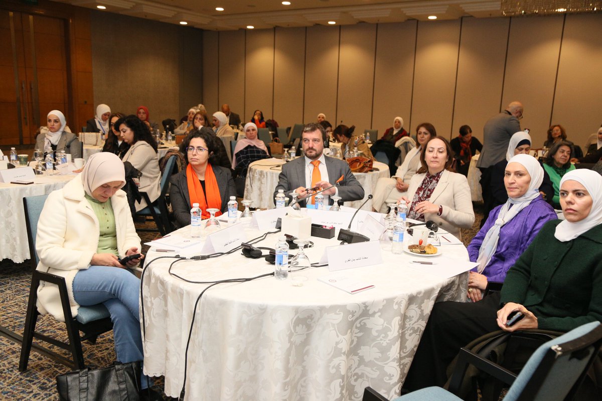AR_Renaissance's tweet photo. بدء أعمال الجلسة الأولى

دور المرأة في محاربة العنف الواقع على النساء في النزاعات المسلحة: من علاج الجروح لاستعادة الحقوق والكرامة الإنسانية

@unwomenjordan @jncw_women
#حملة16يوم #لا_عذر #JONAP #NoExcuse 
#16Days