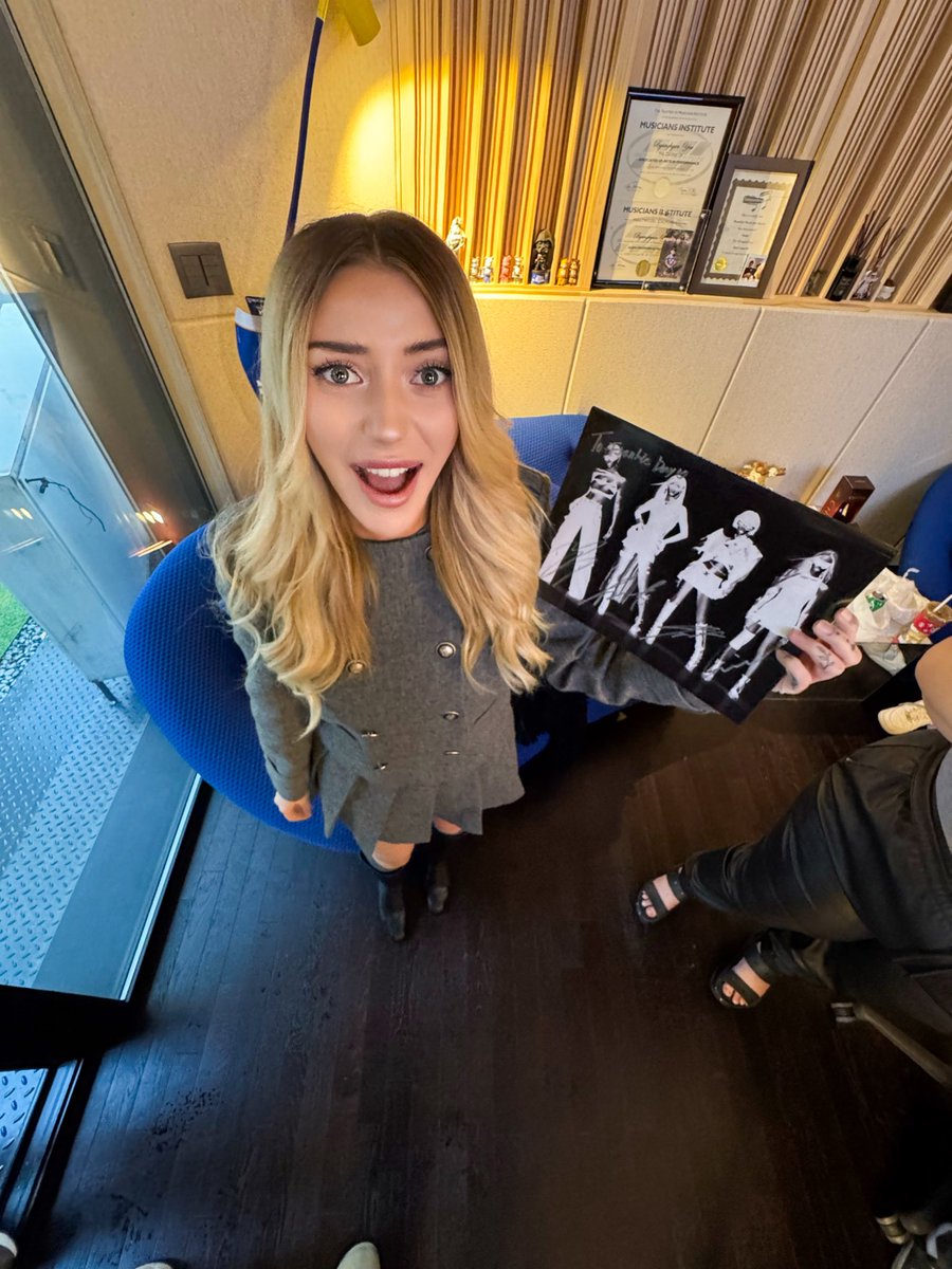 Received my signed album today 🥹
<a href="/aespa_official/">aespa</a> ‘Flights, Not Feelings’ written by me and <a href="/heychantayy/">ChantiMusic</a>

Thank you #AftrshokProducer for the great camera angles 🤣🤦🏼‍♀️ 📸