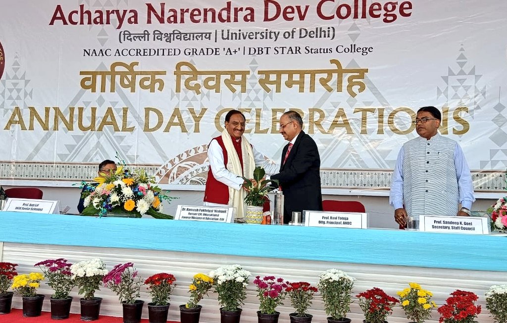 DrRPNishank's tweet photo. आज नई दिल्ली में आचार्य नरेंद्र देव कॉलेज (दिल्ली विश्वविद्यालय) के वार्षिक दिवस समारोह में सम्मिलित हुआ एवं उपस्थित अध्यापकों, विद्यार्थियों एवं अभिभावकों को संबोधित किया। 

इस आयोजन ने शिक्षा, नवाचार और सांस्कृतिक विविधता का अद्भुत संगम प्रस्तुत किया। आचार्य नरेंद्र देव कॉलेज ने विज्ञान और प्रौद्योगिकी के क्षेत्र में अपनी उत्कृष्टता से न केवल राष्ट्रीय बल्कि वैश्विक स्तर पर भी पहचान बनाई है। इसके अत्याधुनिक सुविधाओं और कौशल केंद्रों ने छात्रों को व्यावहारिक और शैक्षिक दृष्टिकोण से सशक्त किया है।